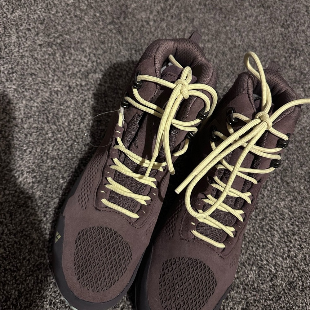 Vasque- BREEZE LT NTX LIGHTWEIGHT WATERPROOF HIKING BOOTS - Picture 11 of 12
